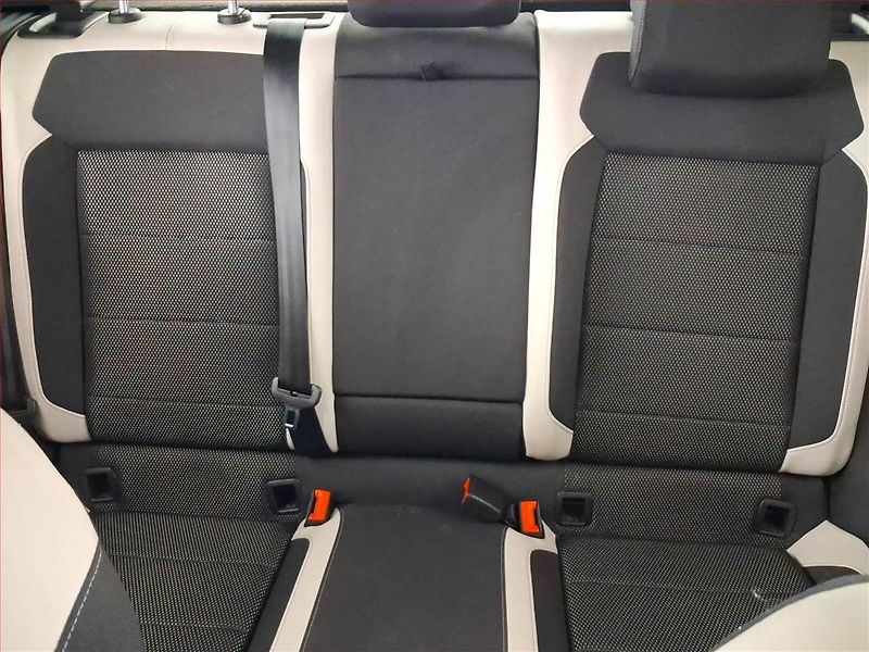 Volkswagen T-Roc (2018) 2.0 TDI 4Motion - fotka 10 z 20