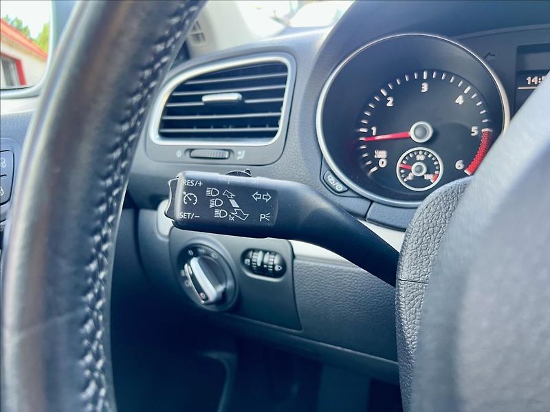 Volkswagen Golf 1,6 TDI  HIGHLINE*DSG*ZÁRUKA - fotka 25 z 40