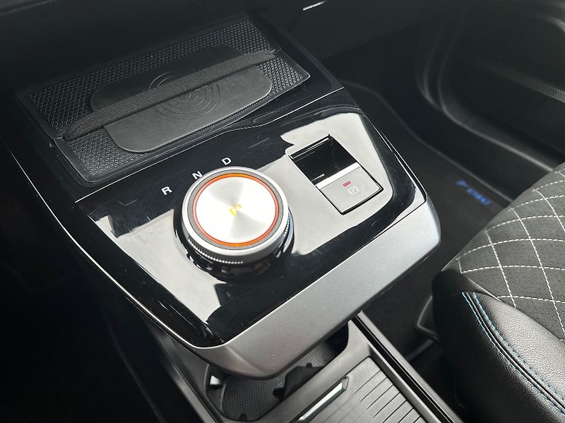 MG MG4 (2023) Electric Elegance (64 kWh) - fotka 29 z 37