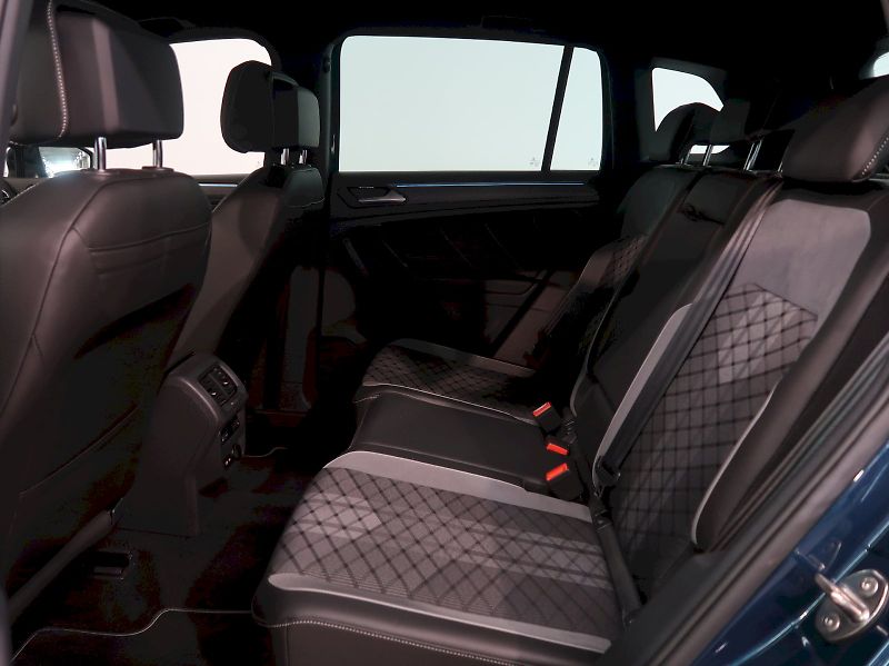 Volkswagen Tiguan (2021) R-LINE 2.0TSI 140KW 4x4 DSG - fotka 15 z 40