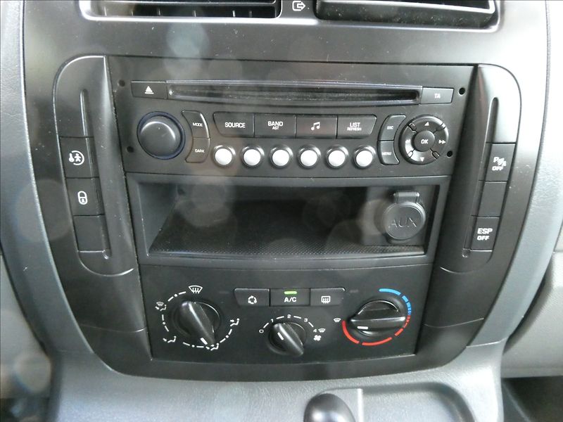 Peugeot Expert Tepee 2,0 HDi 94kW 9.míst L2, 2xkola - fotka 24 z 41