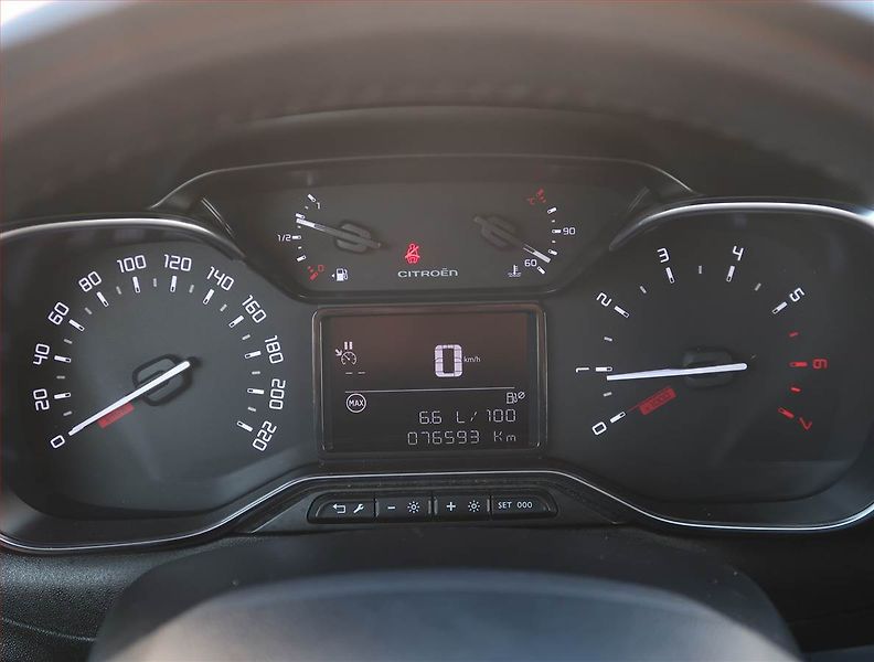 Citroën C3 (2018) Shine 1.2 PureTech, Serv.kniha - fotka 11 z 19