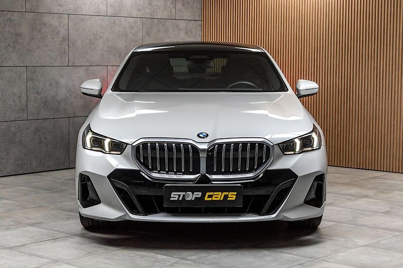 BMW Řada 5 540d xDrive ///M*HK*ČR*ZÁRUKA - fotka 2 z 58