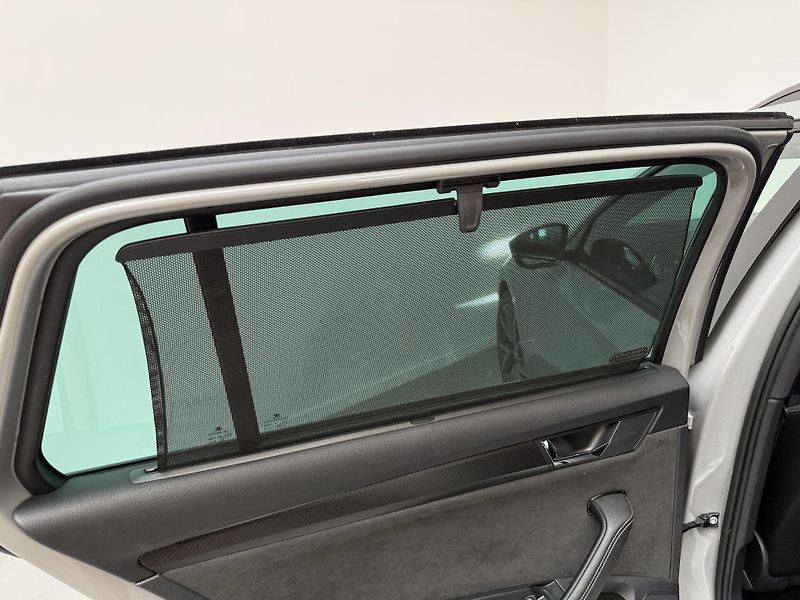 Škoda Superb 2.0 TSI 140kW SportLine Combi - fotka 12 z 14