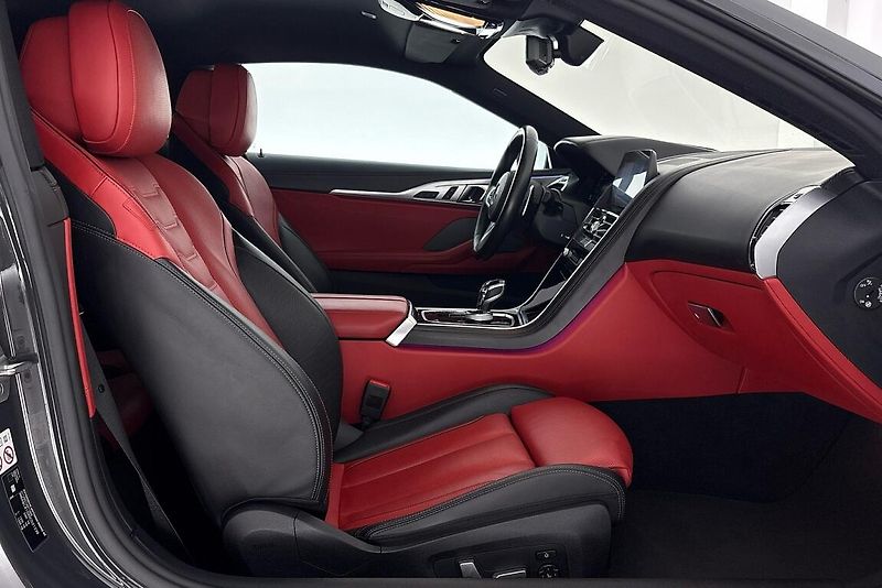 BMW Řada 8 M850i xDrive - fotka 13 z 26