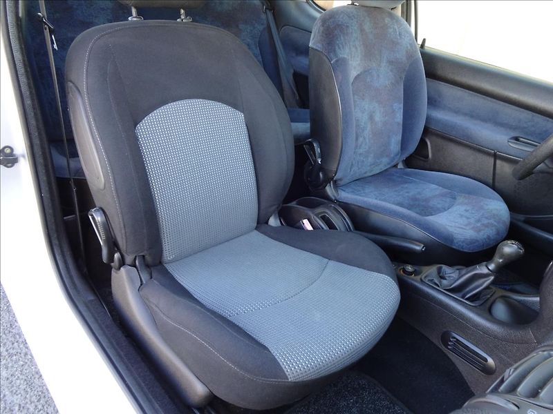 Peugeot 206 1,1 i - fotka 22 z 37