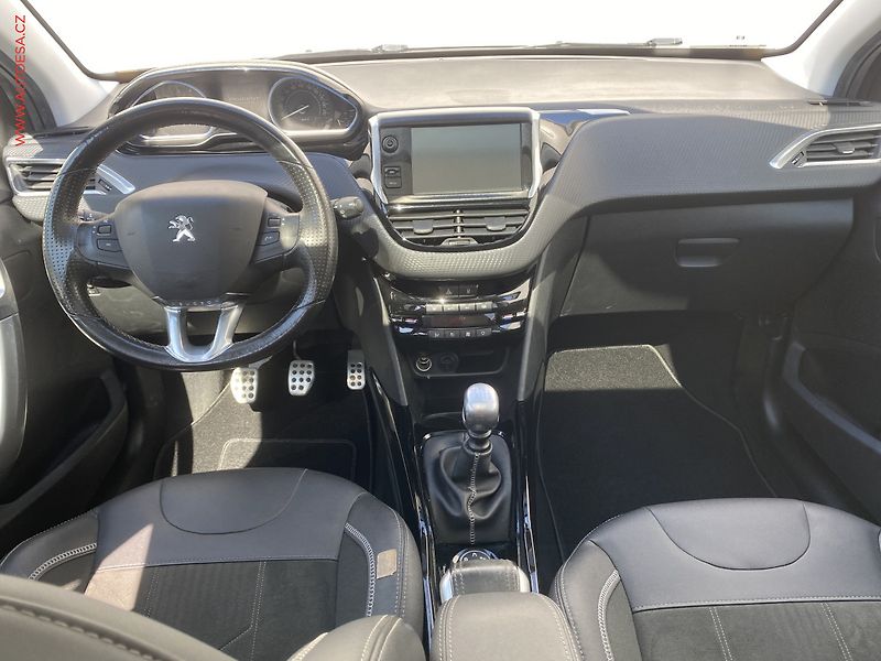 Peugeot 2008 (2017) 1.2PT, Crossway, navi, panor - fotka 8 z 17