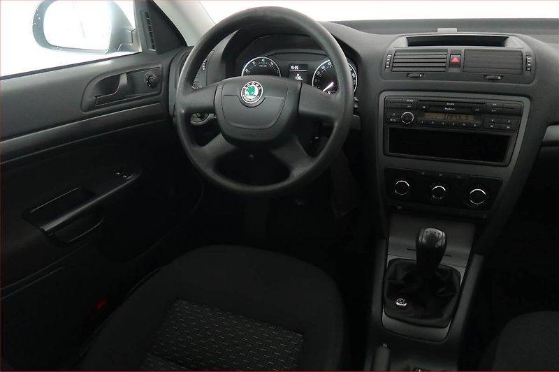 Škoda Octavia (2012) Ambition 1.6, ČR,1.maj - fotka 7 z 15