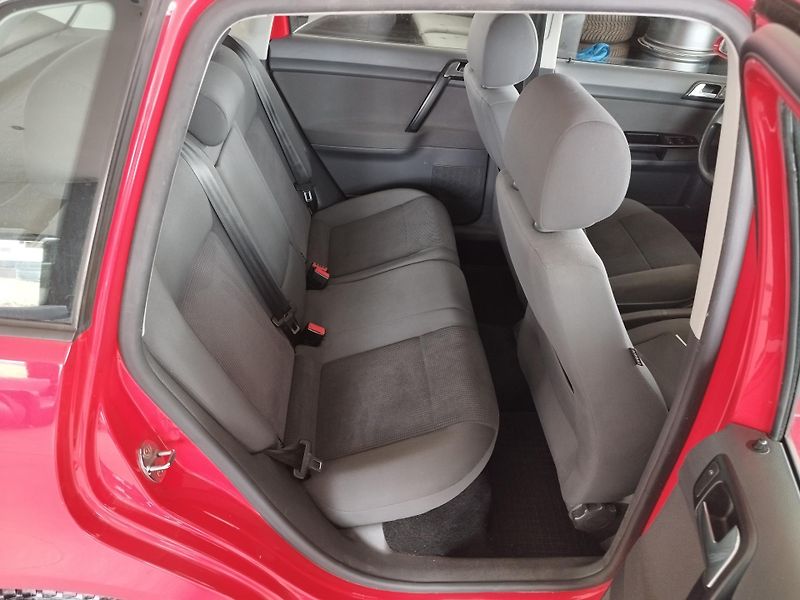 Volkswagen Polo (2007) 1,4i 59KW KLIMA CD EL.VÝ. SER. - fotka 10 z 38