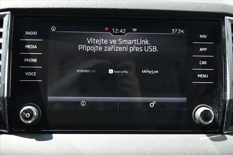 Škoda Karoq 1.6 TDI 85kW DSG STYLE ČR - fotka 19 z 26