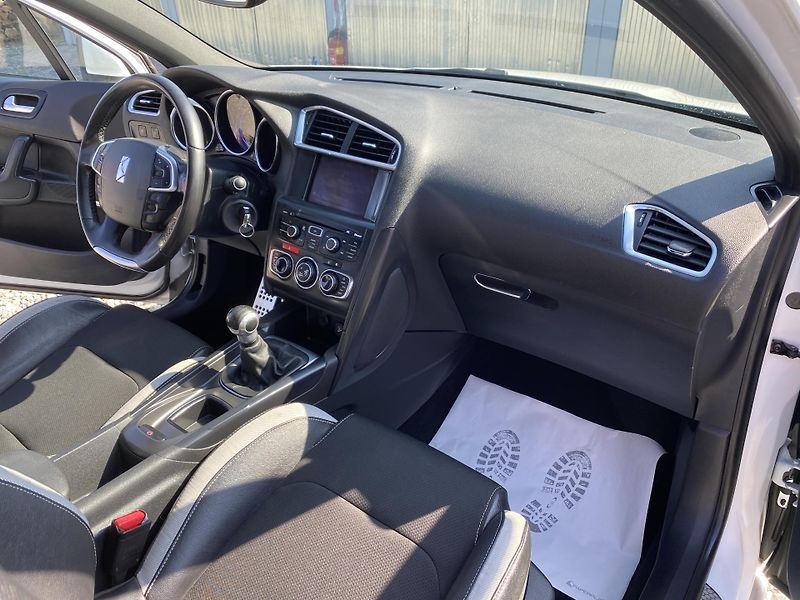 Citroën DS4 1.6i 16V 120PS EXCLUSIVE TOP!! - fotka 133 z 160