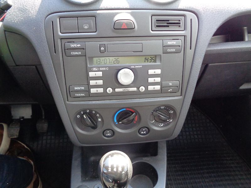 Ford Fusion (2007) 1,2 55 kW 1.majitel CZ - fotka 12 z 17