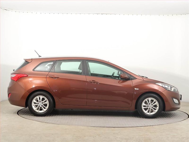 Hyundai i30 (2013) 1.6 MPI, ČR,1.maj, Serv.kniha - fotka 6 z 13