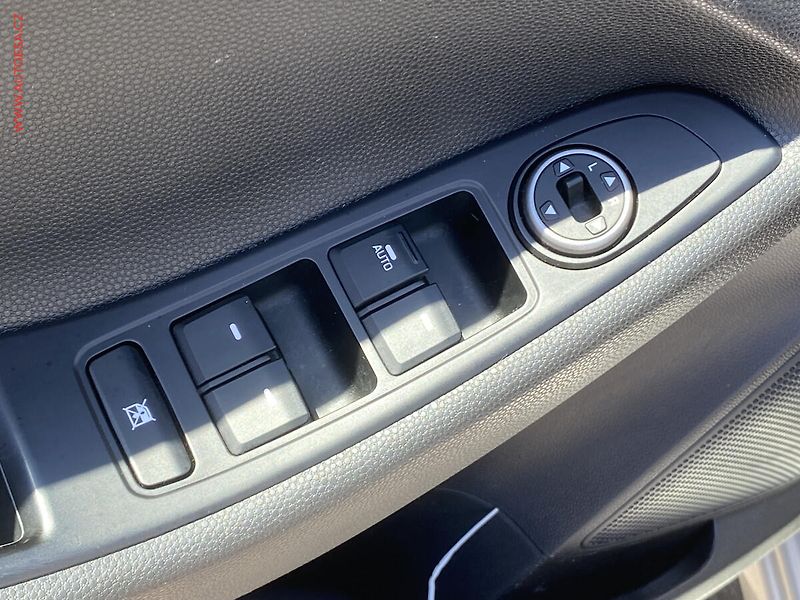 Hyundai i20 (2019) 1.0 T-GDi, YES! navi, kamera - fotka 11 z 17