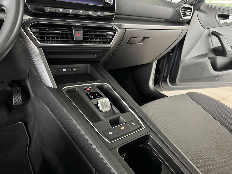 Seat Leon 1,0eTSI DSG*STYLE*Kamera*DPH - fotka 23 z 34