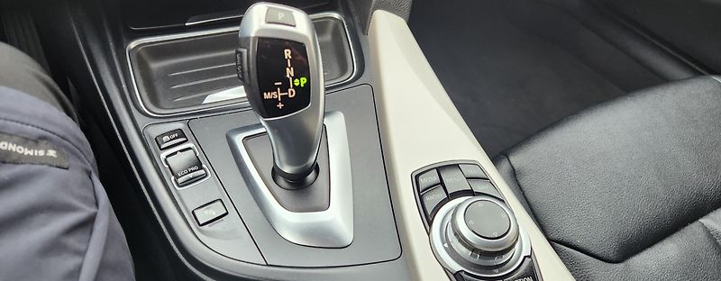 BMW Řada 3 (2015) 3 - 2.0d*XENON*AUTOMAT*TAŽNÉ* - fotka 23 z 50