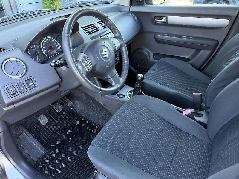 Suzuki Swift 1.3 68kW Klima ČR - fotka 9 z 16