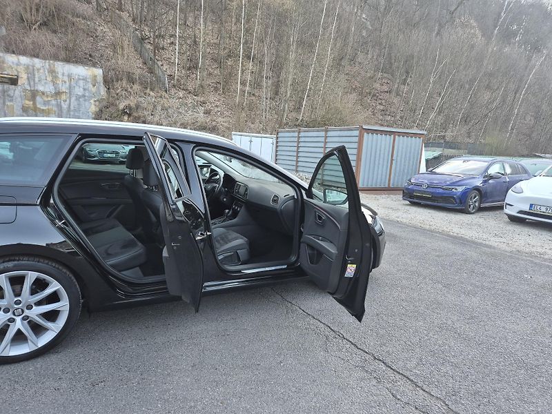 Seat Leon ST FR 2,0TDi 110kw DSG 18ALU - fotka 17 z 43