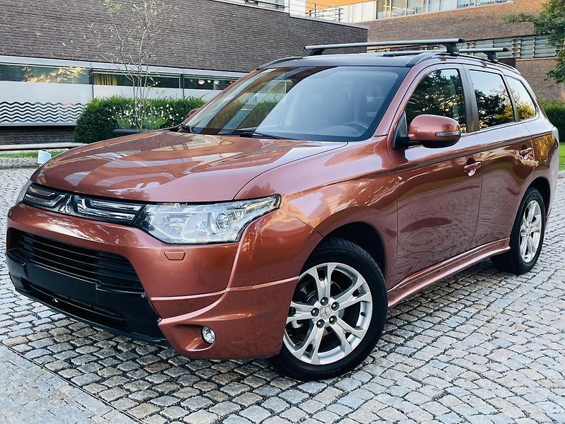 Mitsubishi Outlander 2.2D 4x4 7MÍST KAMERA SERVISKA - fotka 2 z 47