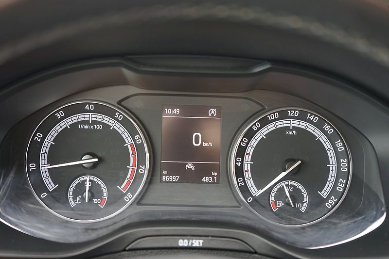 Škoda Karoq (2019) TSI 110 kW Ambition - tažné - fotka 11 z 27