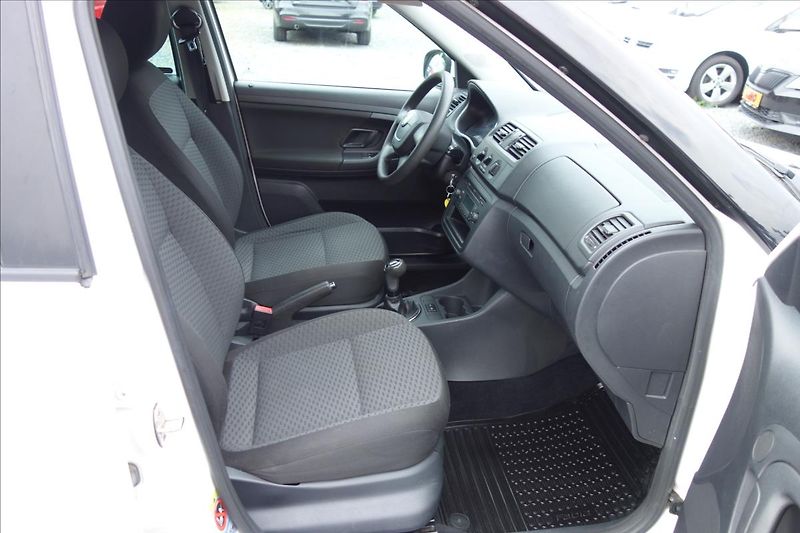 Škoda Fabia 1,4 i 16V 63KW, ČR, AMBITION. - fotka 10 z 29