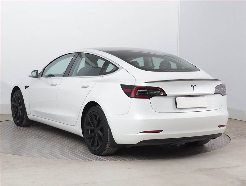 Tesla Model 3 (2019) Std Range Plus 52kWh, SoH 83% - fotka 4 z 22