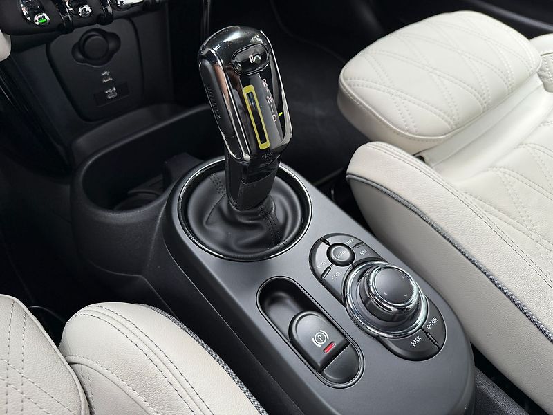 Mini Cooper SE 135 kW HUD REZERVACE - fotka 21 z 33