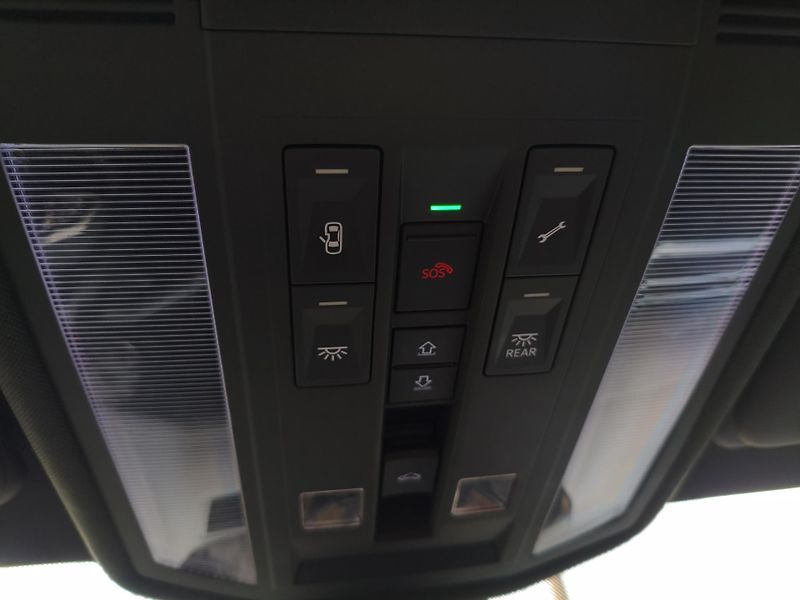 Volkswagen Touareg (2022) 3,0 TDI Individual 210 KW - fotka 23 z 40
