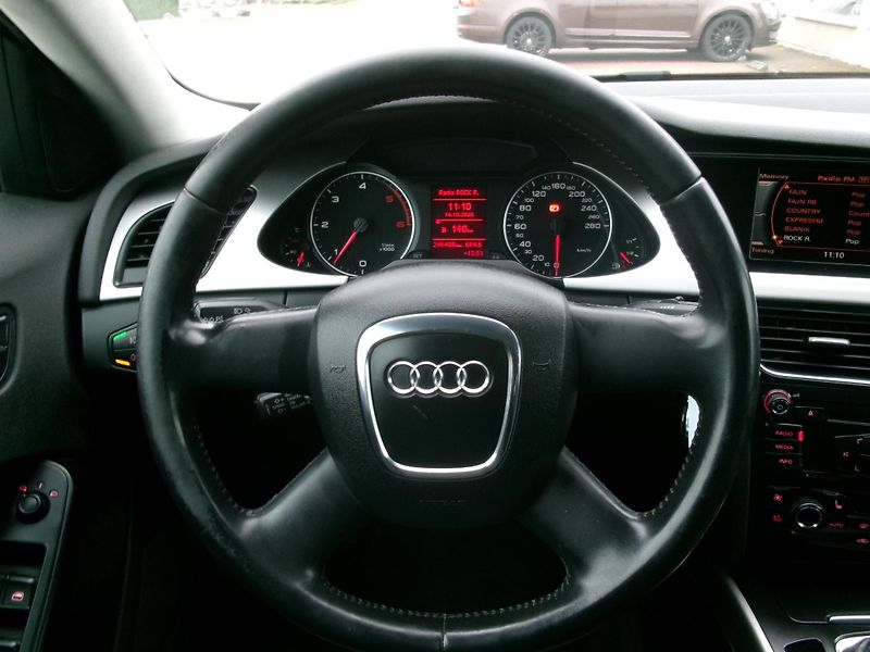 Audi A4 (2008) 2,0TDI AC TEMP VÝHŘEV ALU - fotka 14 z 31