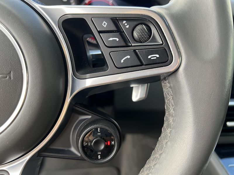 Porsche Cayenne (2018) 3.0i*V6*250KW*E-Hybrid - fotka 18 z 40