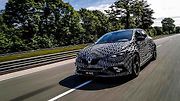 Maskovaný prototyp Renaultu Mégane R.S..