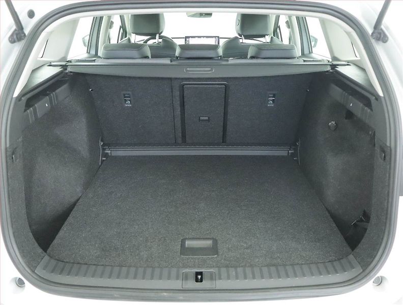 Škoda Enyaq (2023) Suite iV 60 (62 kWh), SoH 90% - fotka 14 z 22