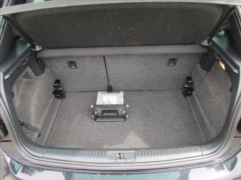 Volkswagen Polo 1,4 i 16v,klima,xenon,rozvody, - fotka 9 z 22