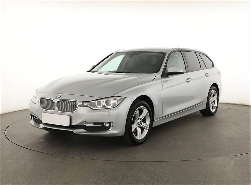 BMW Řada 3 (2013) 320 d xDrive, 4X4, Automat - fotka 2 z 20
