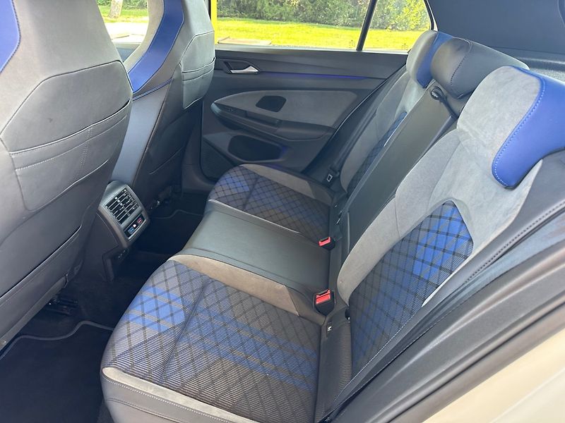 Volkswagen Golf (2021) R 235kW PANOR.NAVI,100%KM - fotka 23 z 24