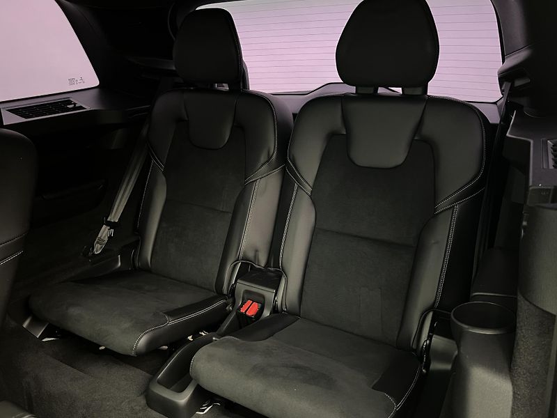 Volvo XC90 B5 AWD R-DESIGN 7 MÍST AUT  - fotka 21 z 47