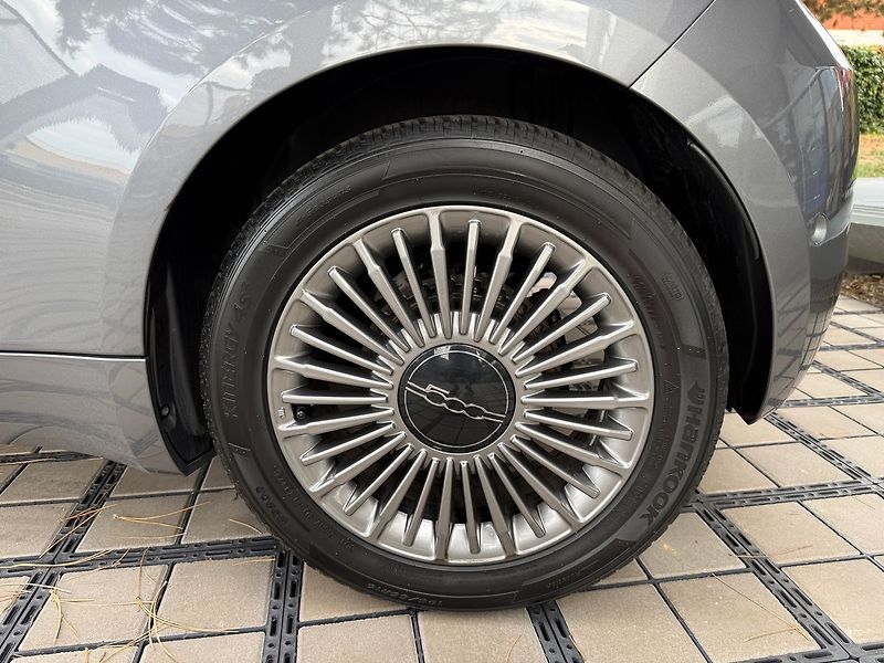 Fiat 500 Icon Plus 42kWh Kamera - fotka 8 z 34