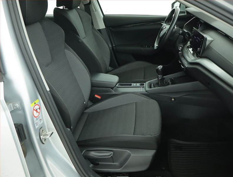 Škoda Octavia (2023) Ambition 2.0 TDI, ČR,1.maj - fotka 9 z 15