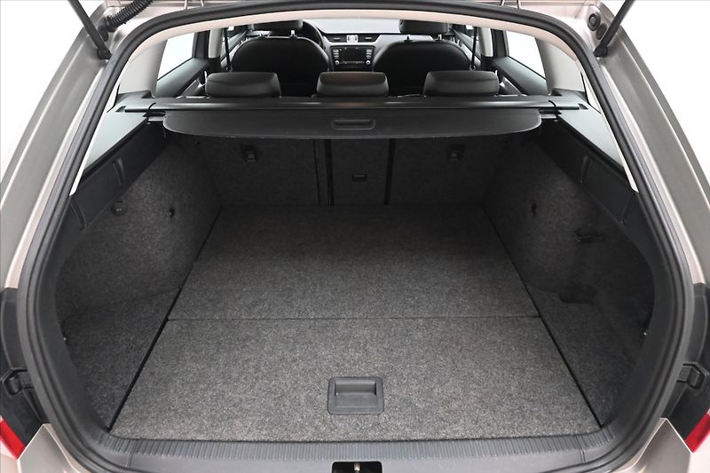Škoda Octavia 2,0 TDI 110kW Elegance Tažné V - fotka 10 z 30
