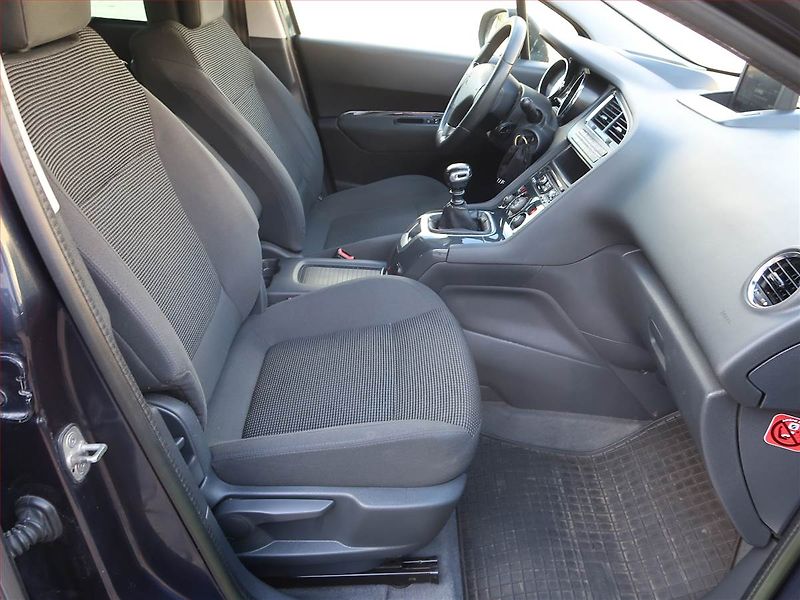 Peugeot 5008 (2013) 1.6 THP, Navi, Xenony - fotka 9 z 16