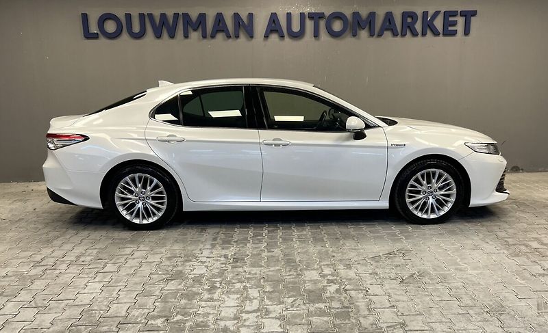 Toyota Camry 2,5 Hybrid AT Executive - fotka 17 z 17