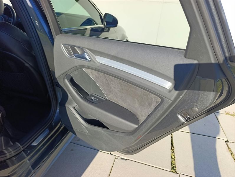 Audi A3 2,0 TDi S-Line Navi,Bi-xenon - fotka 21 z 39