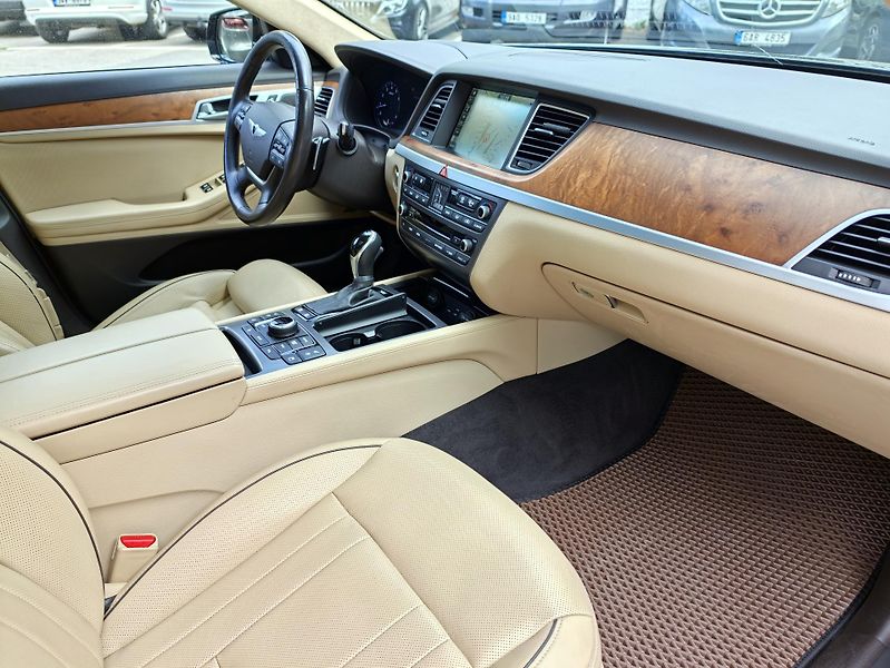 Hyundai Genesis V6 GDi 3,8 HTrac CZ,1 maj - fotka 17 z 37