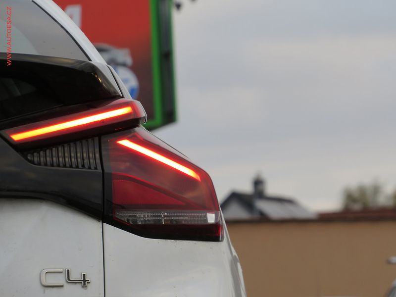 Citroën C4 (2021) 1.2 PT, 1.maj,ČR, LED, navi - fotka 33 z 36