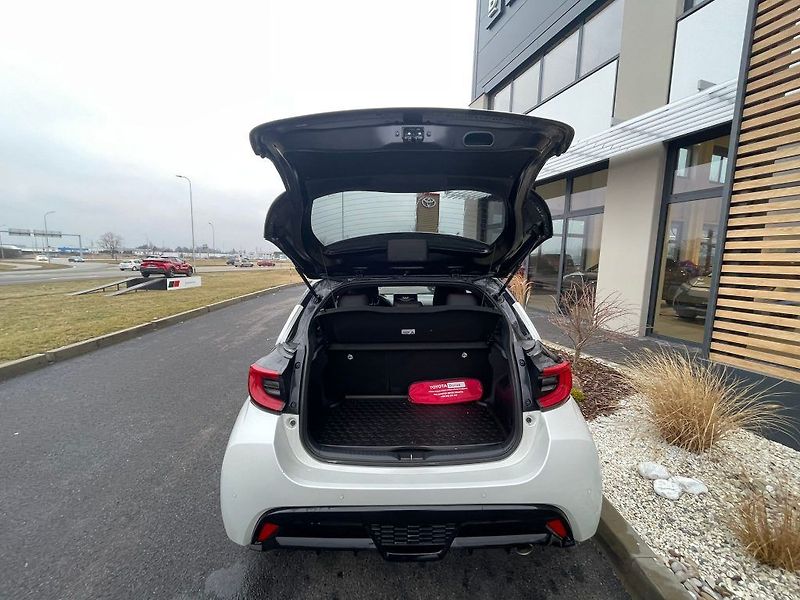 Toyota Yaris 1.5 Hybrid 130k GR-SPORT VIP - fotka 12 z 26