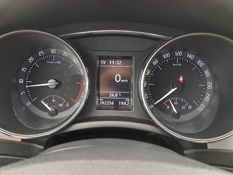 Škoda Superb (2011) Ambition Plus 1.6 TDI, Navi - fotka 11 z 20