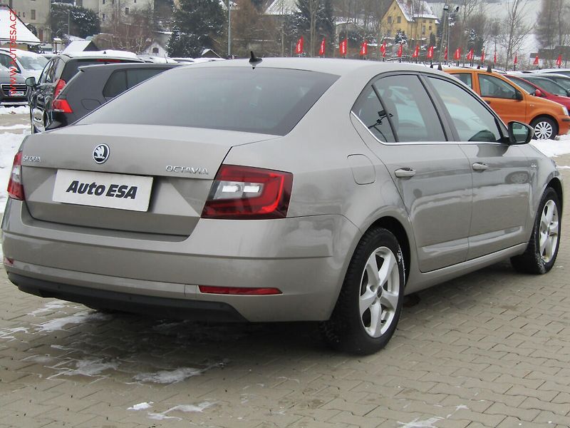 Škoda Octavia (2017) 2.0 TDi, ČR, L&K, DSG, LED - fotka 6 z 22