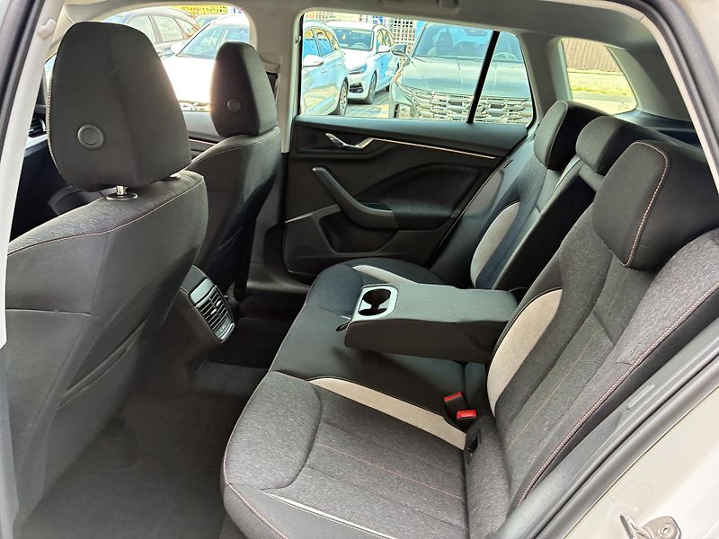 Škoda Kamiq 85kw, TOP SELECTION,1.MAJITEL. - fotka 14 z 31