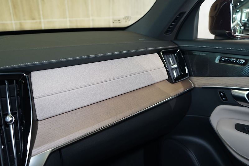 Volvo XC90 T8 PLUS Bright, Vzduch, 360° - fotka 41 z 50