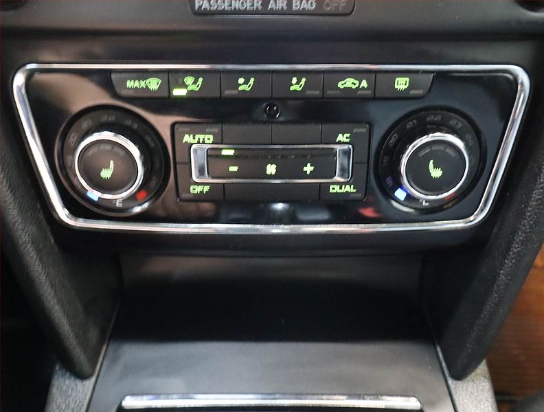 Škoda Superb (2009) Ambiente 2.0 TDI, Xenony - fotka 15 z 20